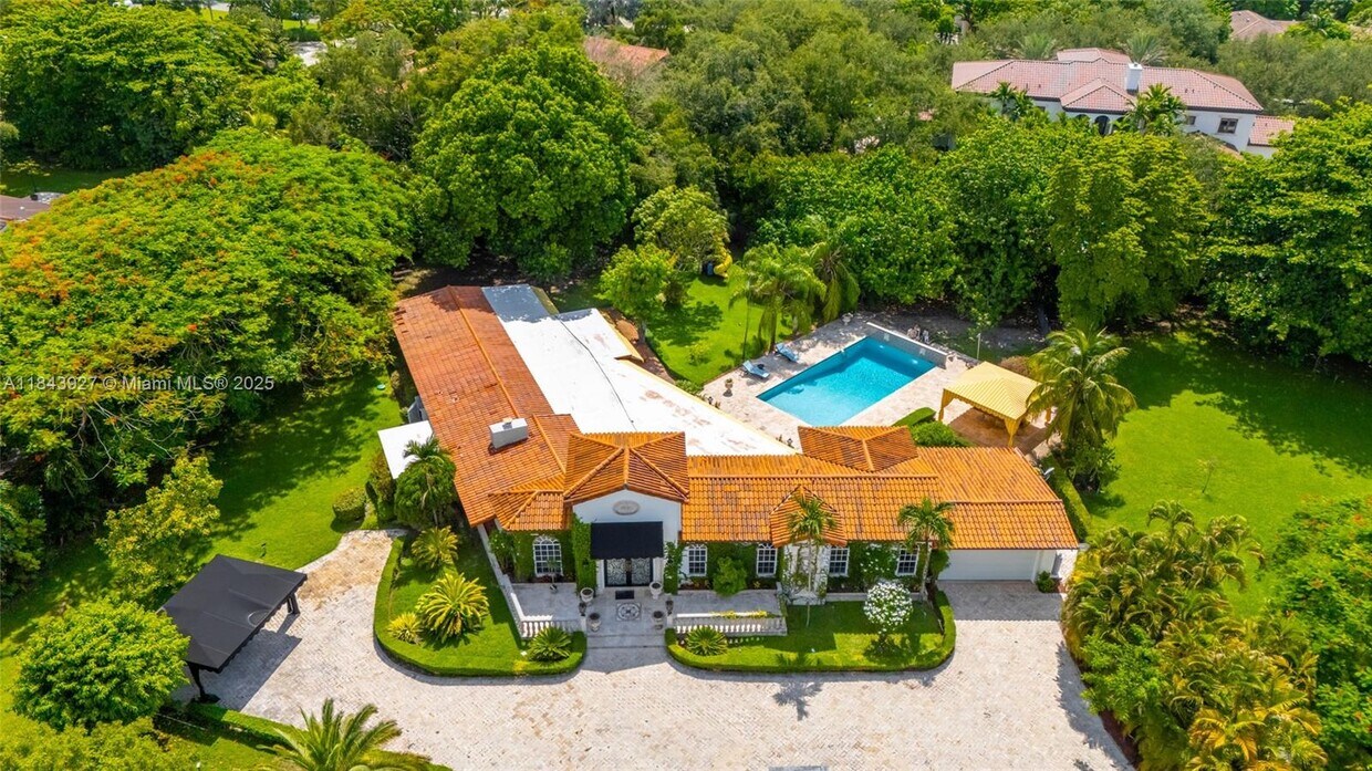 Foto principal - 12300 Old Cutler Rd