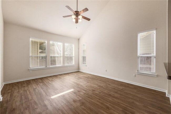 Building Photo - 1925 Littlefield St