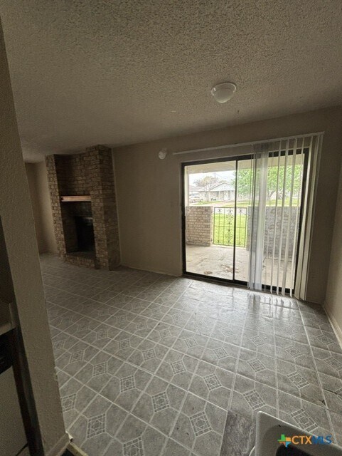 Foto del edificio - 1813 Cedarhill Dr