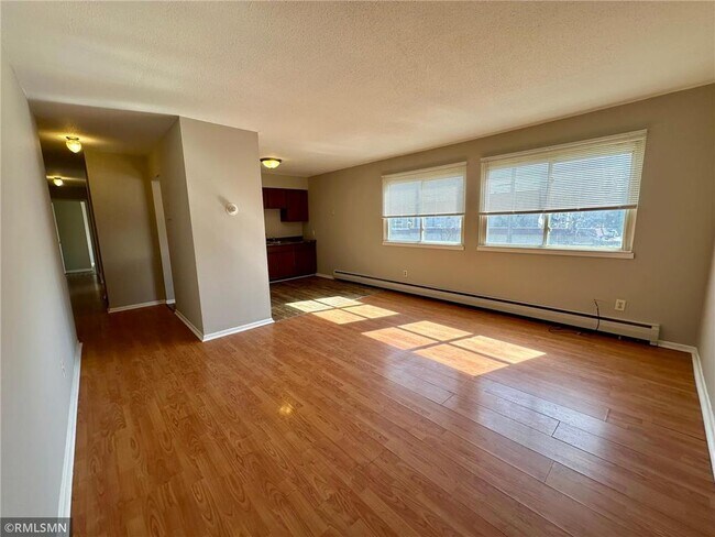 Foto del edificio - 1566 N Woodbridge St