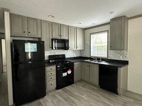 Building Photo - 1080 Colonial Trail