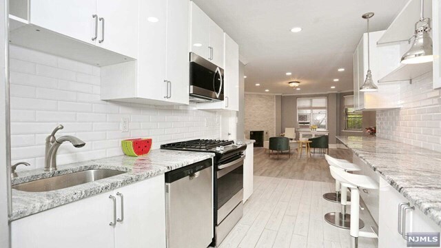 Primary Photo - 100 E Palisade Ave
