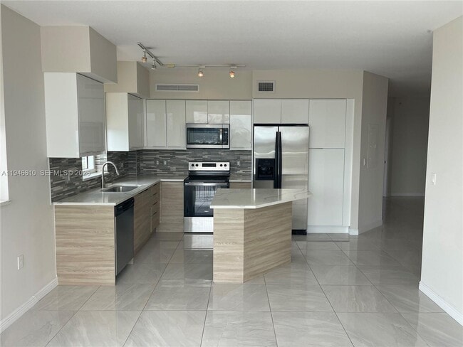 Building Photo - 1745 E Hallandale Beach Blvd