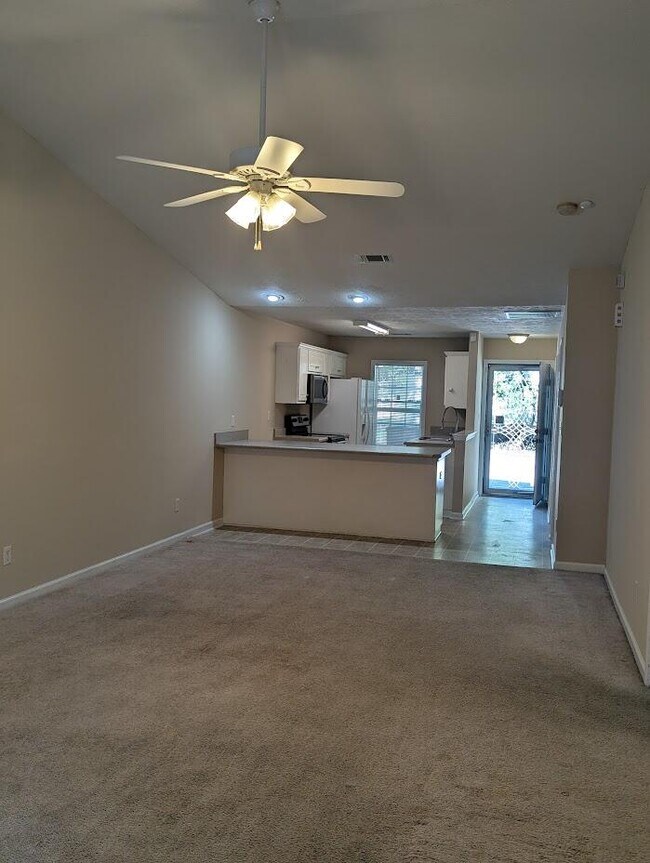 Foto del edificio - 9020 Baker Ct