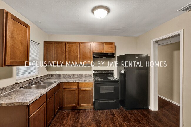 Foto del edificio - 5773 Cherry Laurel Dr