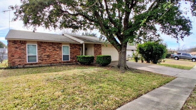 Building Photo - North Richland Hills Home on Spacious Lot!
