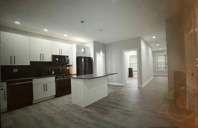Foto del edificio - 1060 W Glenlake Ave