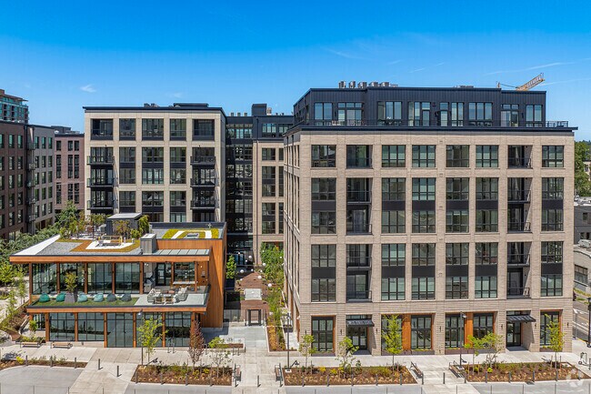 Building Photo - Freewell