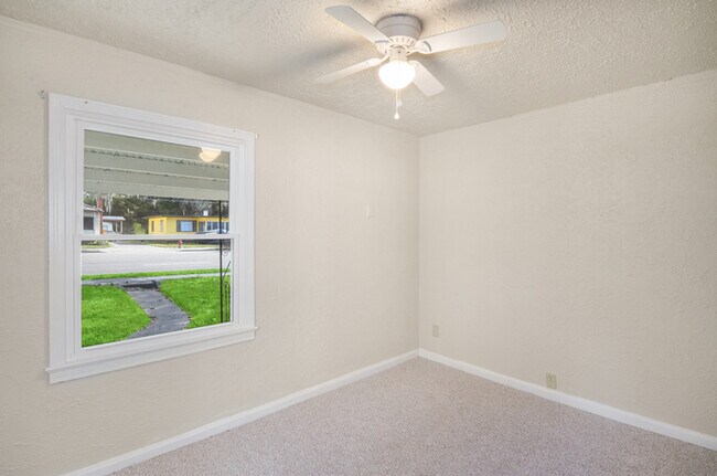Foto del edificio - Completely Renovated 3 Bedroom.