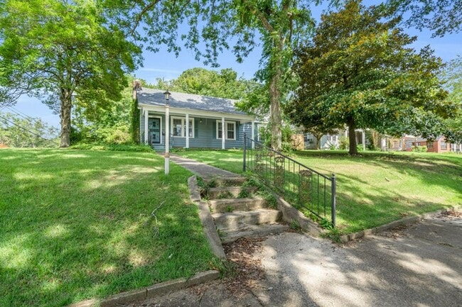Building Photo - Renovated 3 Bedroom 2 Bath Home for Rent!