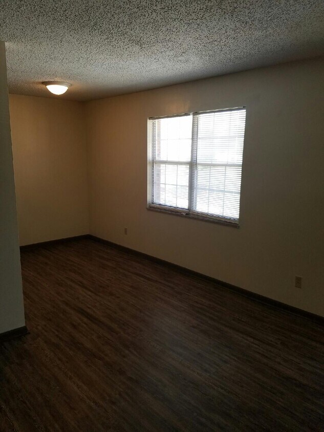 Living Room/Dining Room - 332 Forestal Dr