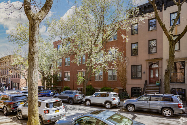 Building Photo - 361 Clinton St