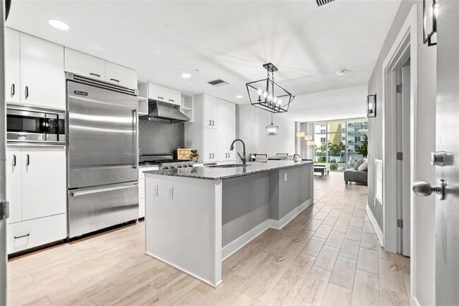 Photo - 1120 E Kennedy Blvd Apartment