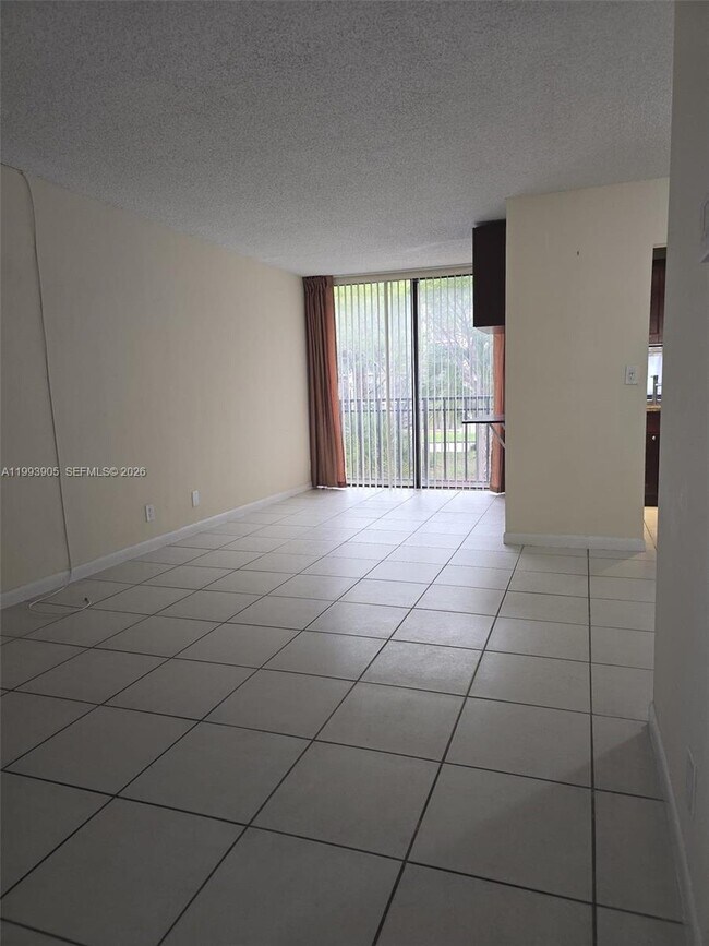 Foto del edificio - 17021 N Bay Rd