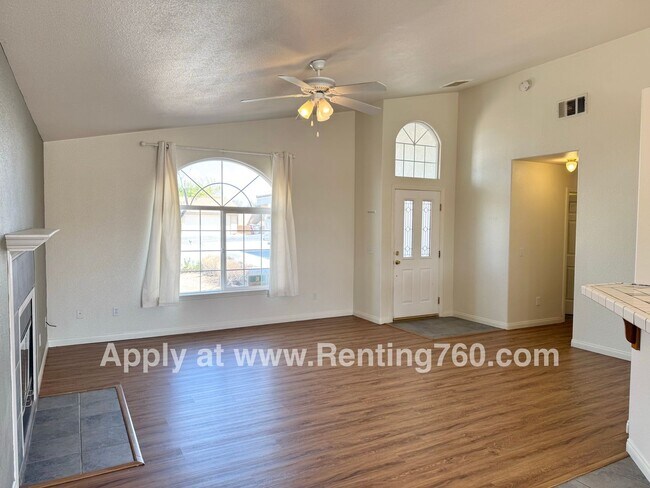 Foto del edificio - 6748 Quail Spring Ave