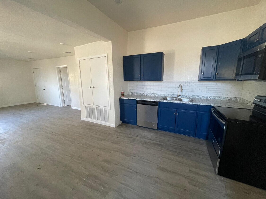 Foto principal - 704 E Harvey Ave