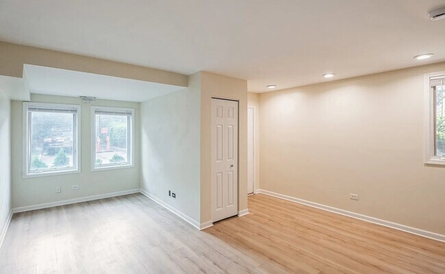 Foto del edificio - Comfortable Living in a Great Neighborhood