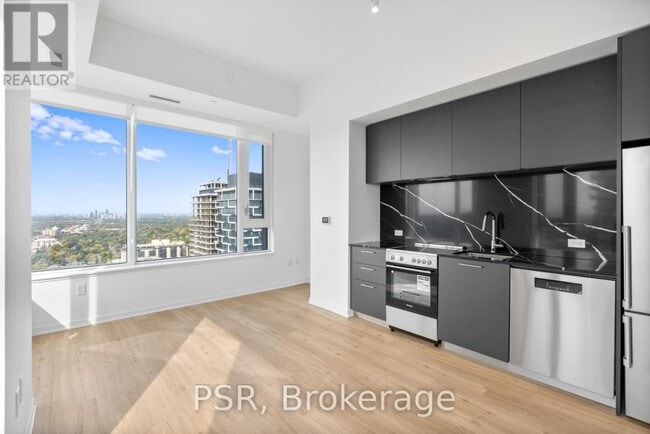 Building Photo - 101-3101 Roehampton Ave