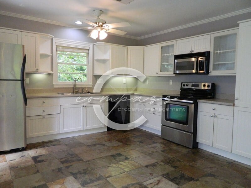 Primary Photo - 1684 Cecilia Dr SE