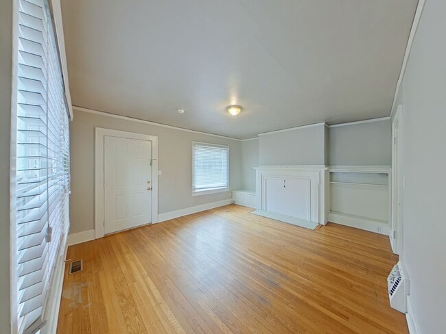 Building Photo - 2217-2219 NW Van Buren Ave