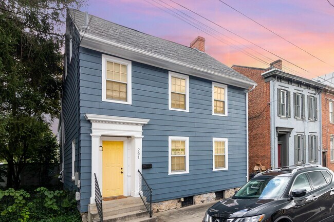 Building Photo - 4 Bedroom home in historic downtown Carlis...