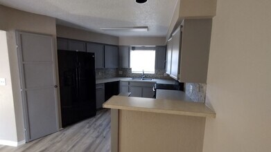 Building Photo - 4015 Apache Cir