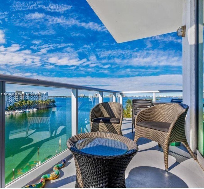 Foto del edificio - 7930 West Dr