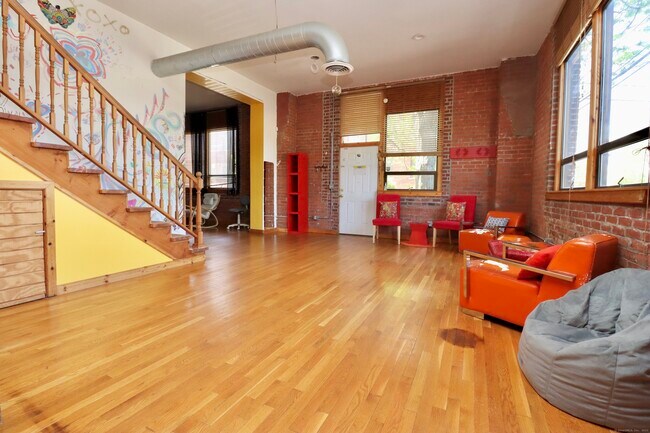 Foto del edificio - 325 Lafayette St