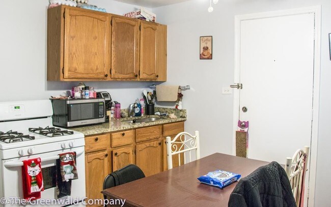 Foto del edificio - 1 br, 1 bath  - 841 N Sacramento Blvd
