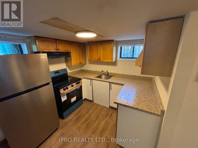 Building Photo - 1057 Greaves Ave
