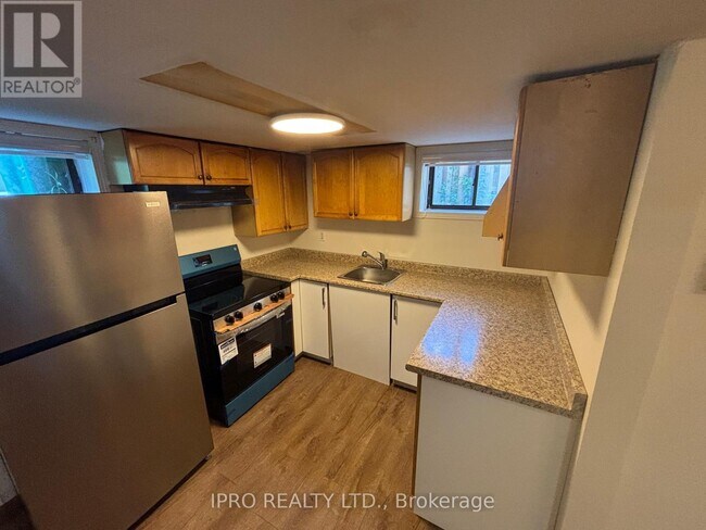 Photo du bâtiment - 1057 Greaves Ave