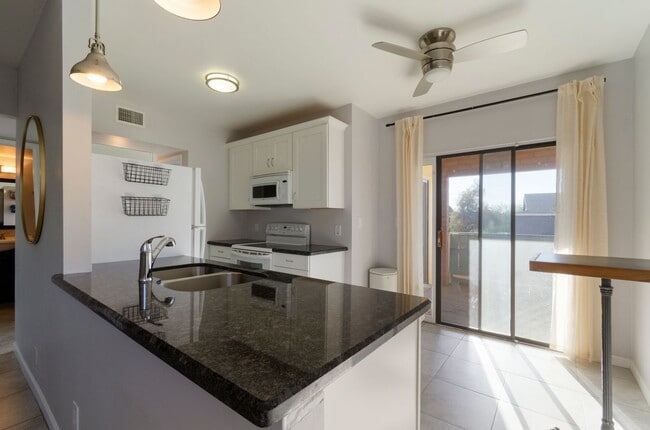 Building Photo - Columbus Condo