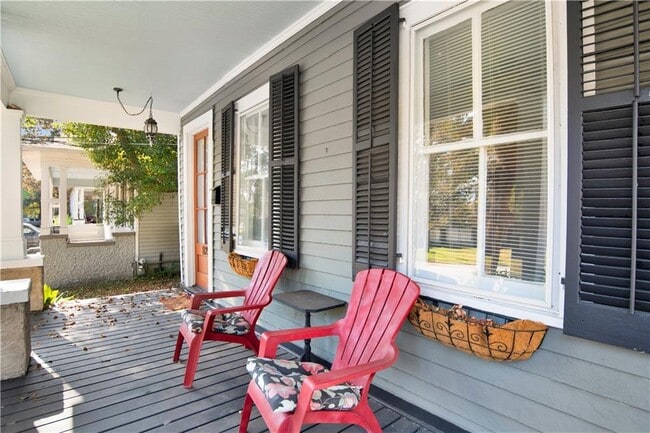 Building Photo - 112 Espejo St