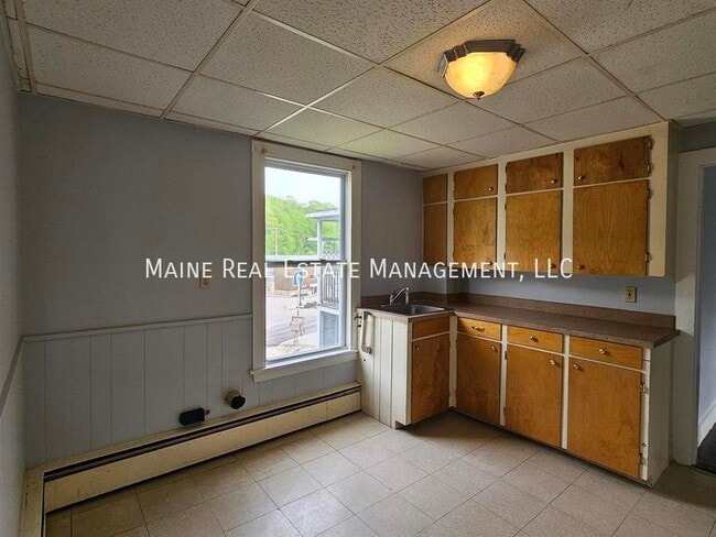 Building Photo - 64 Elm St