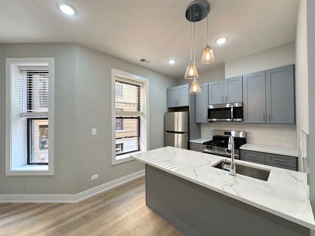 Building Photo - 419 W Belden Ave