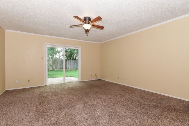 Building Photo - 3910 Peperport Dr