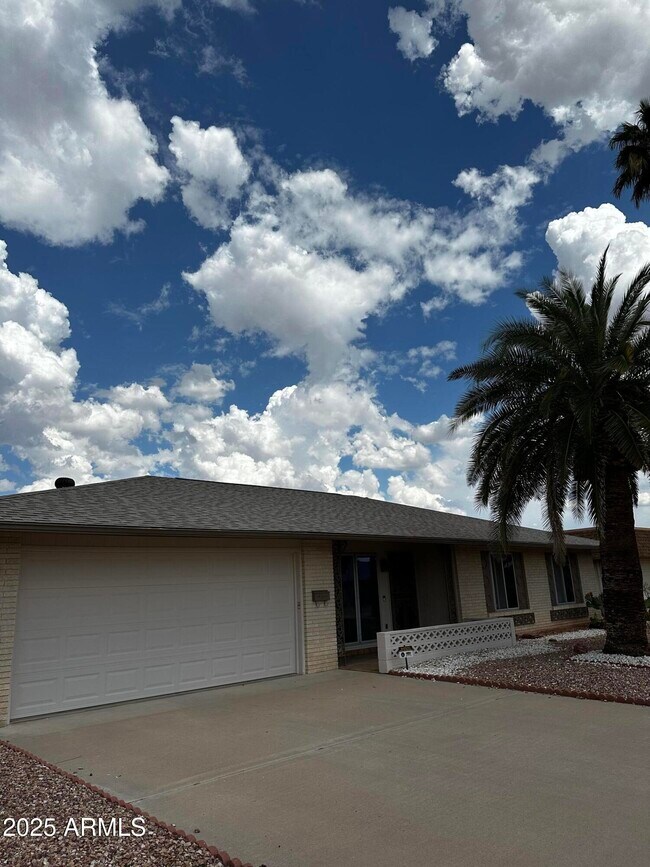 Foto del edificio - 9338 W Glen Oaks Cir N