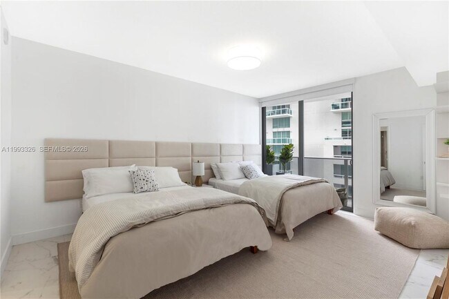 Foto del edificio - 488 NE 18th St