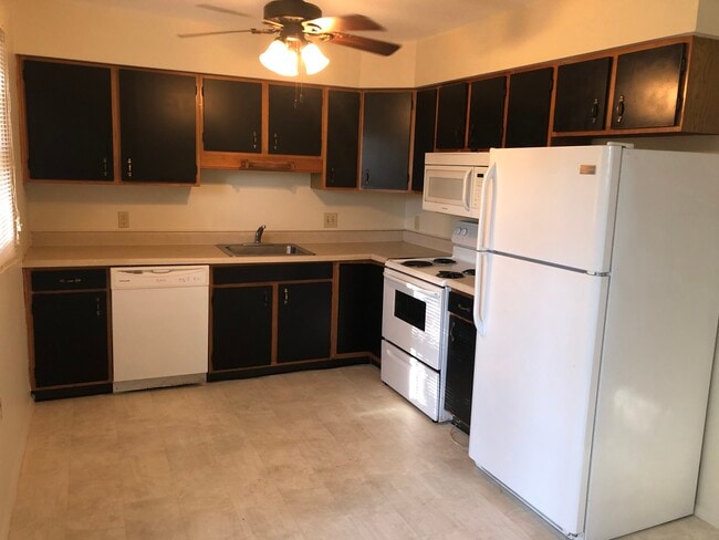 Building Photo - 106 Fernwood Ct