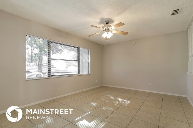 Foto del edificio - 1705 E Freeman Dr