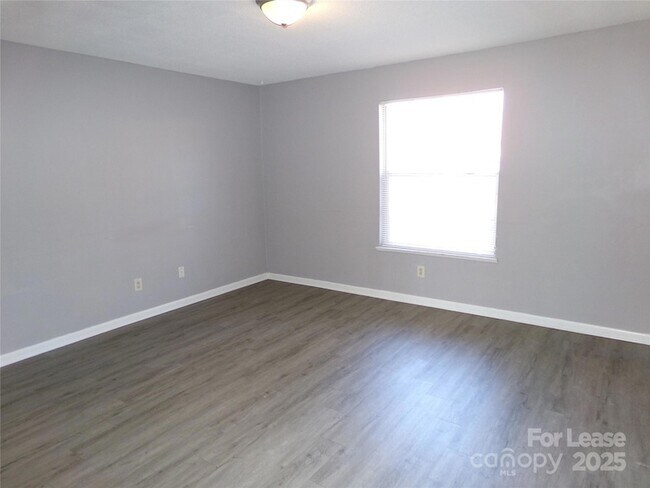 Foto del edificio - 1351 N 6th St