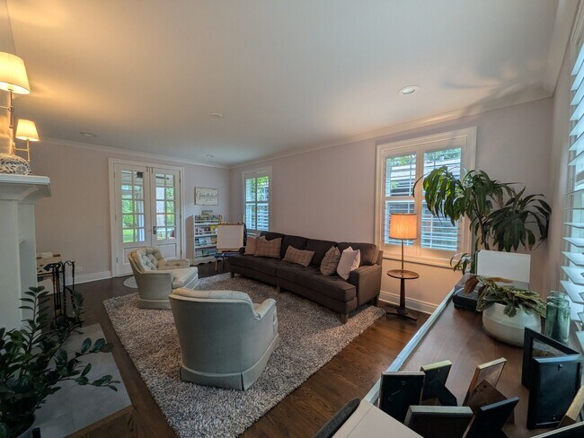 Foto del edificio - 2741 Lincolnwood Dr