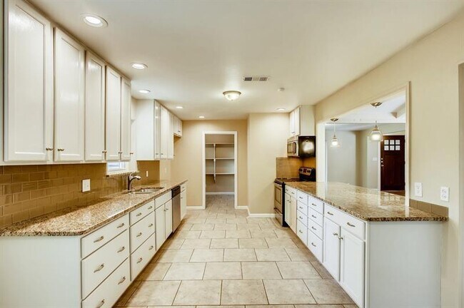 Foto del edificio - 520 S Westmoreland Rd