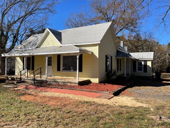 Foto del edificio - Newly Renovated 2-3 Bed, 1 bath home located in Randleman!!