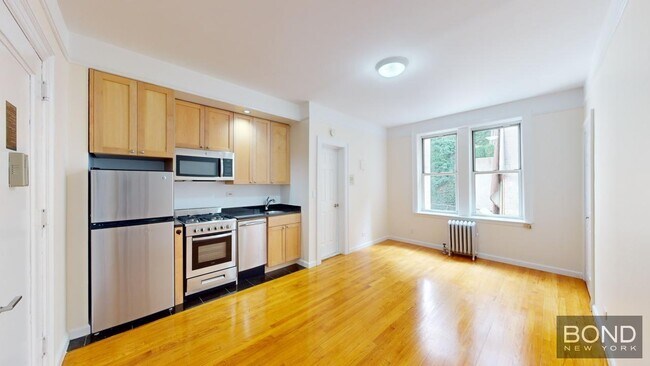 Building Photo - 117 W 13th St