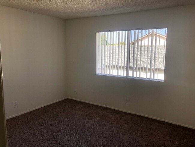 Foto del edificio - 4392-98 Green Ave.