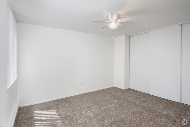 2 habitaciones, 1 baño - 850 pies cuadrados - Dormitorio - Lincoln-Moody Apartments
