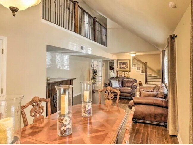 Building Photo - 3 Bedroom Single Family Home in Central Fo...