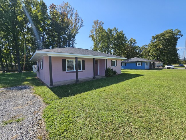 Building Photo - 2911 Dallas Cherryville Hwy