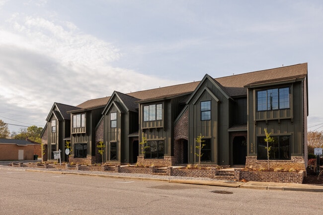 Building Photo - 501 W Cheves St